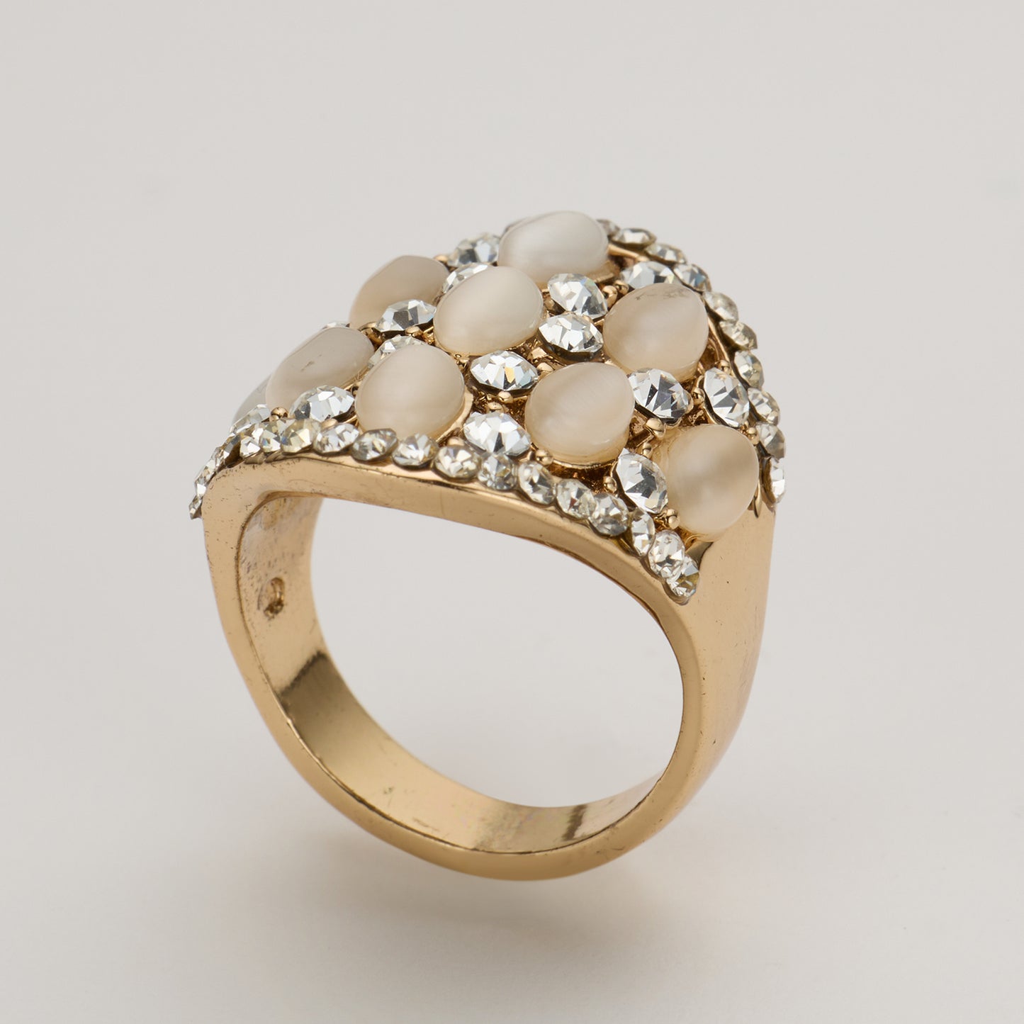 Celestial Gaze: Golden Cadence